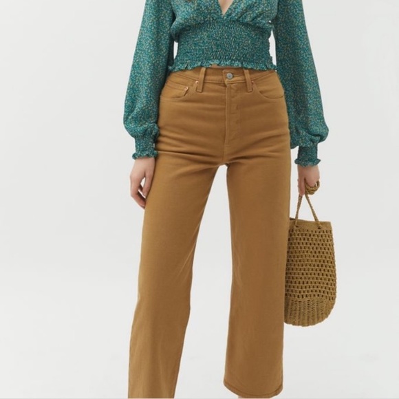 Last ONE Levi’s Ribcage Straight Jeans - Picture 9 of 16